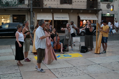 Dance in piazza Erbe
