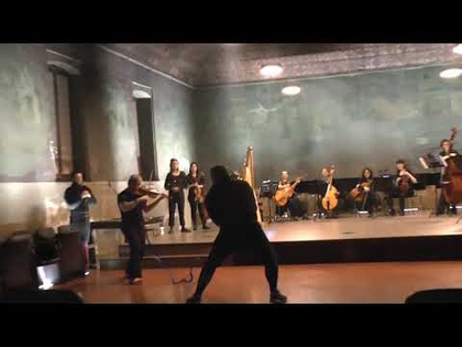 Improvvisazione duello tra violino e spadone a due mani