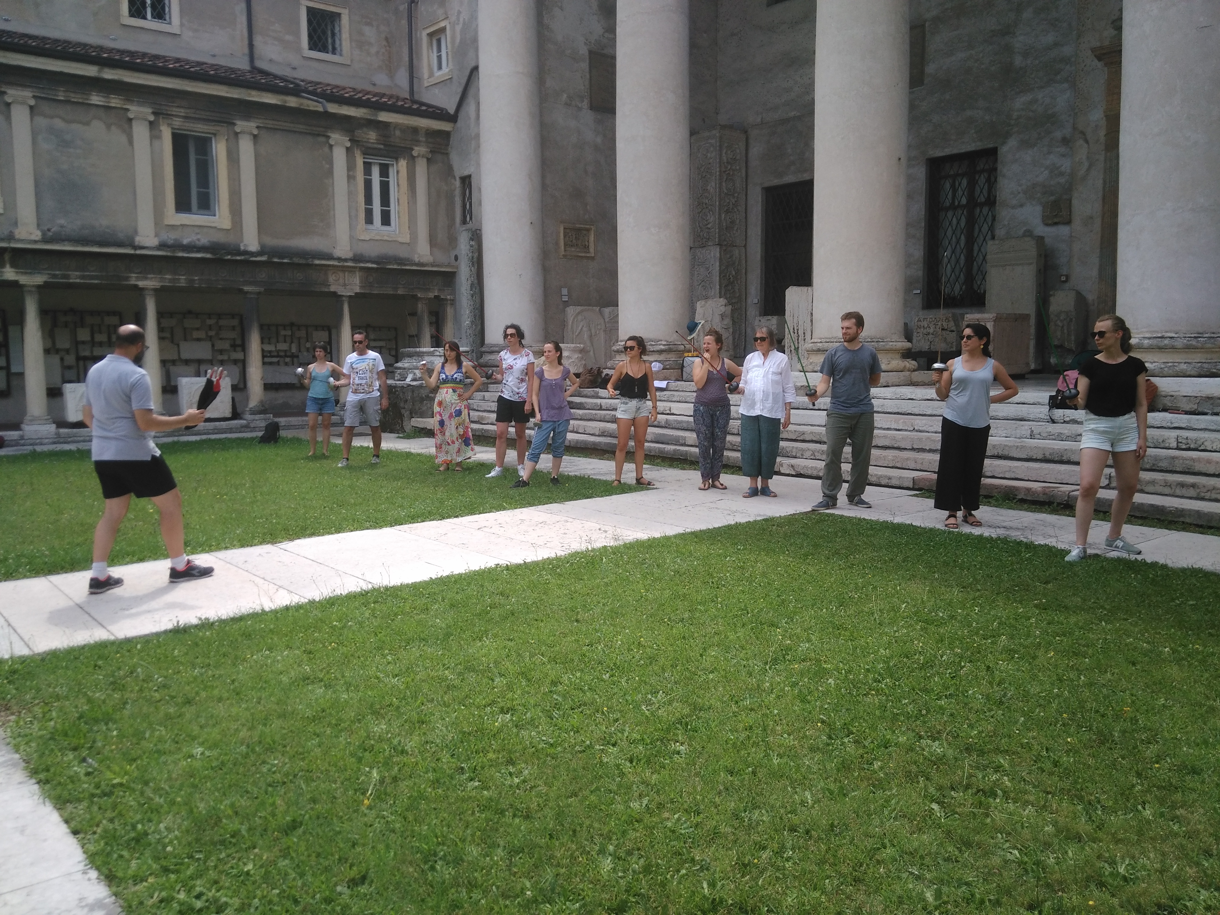 Esercizi di scherma, spada e musica